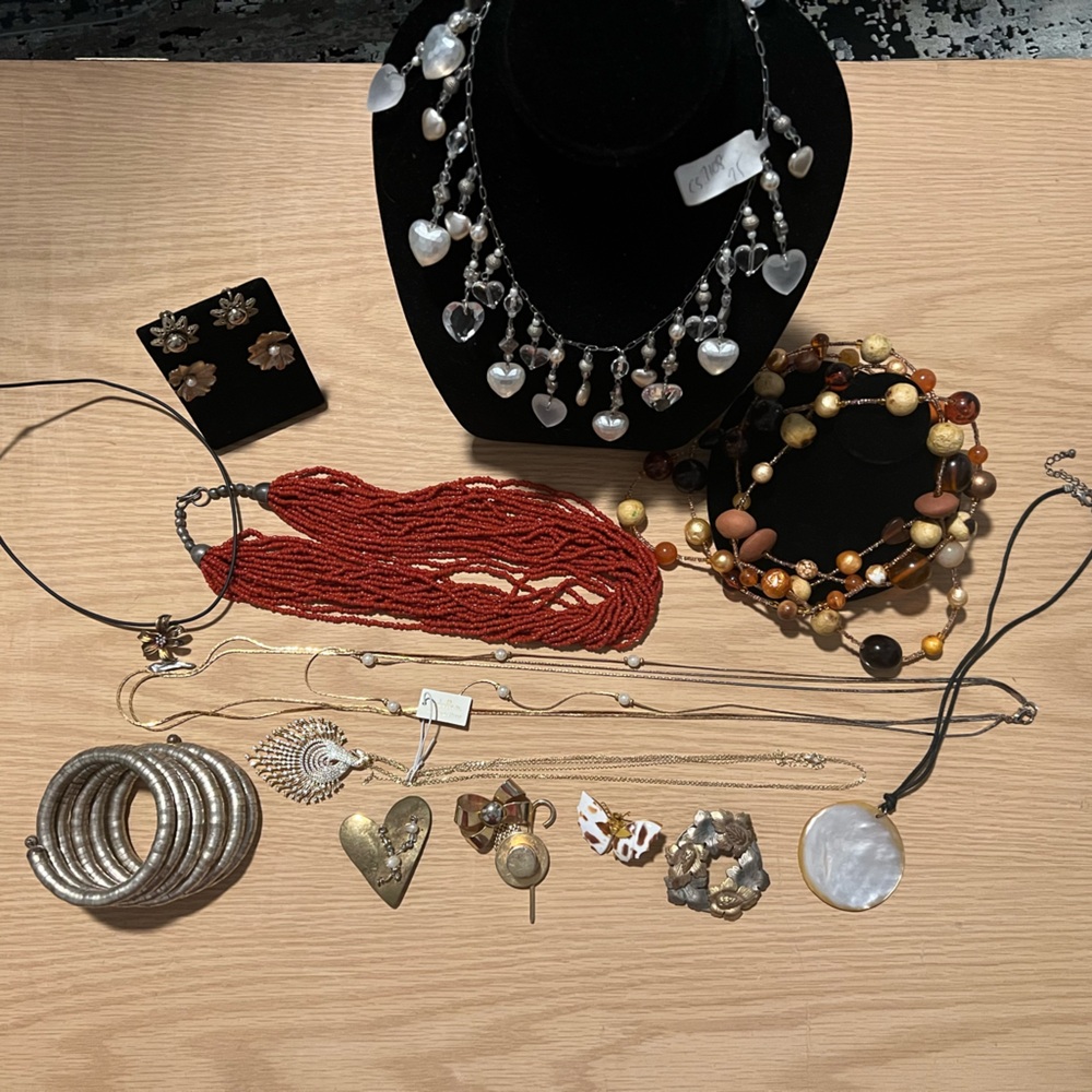 Lot of 16 costume jewelry pieces